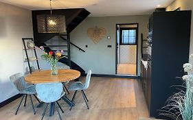 De Heerlykheid Wemeldinge, Vlak Bij Strand En Bos, Ruime Vakantiewoning Met Eigen Patio In De Karakteristieke Dorpsstraat